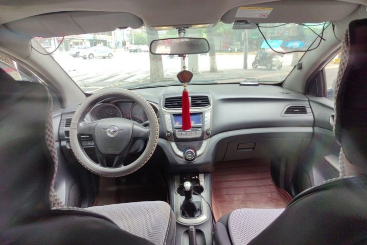 Used Haima M3 2015 1.5L Manual Elite Model with Sunroof Center Console