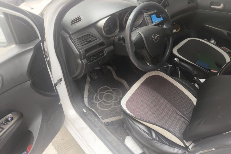 Used Haima M3 2015 1.5L Manual Elite Model with Sunroof Driver Seat