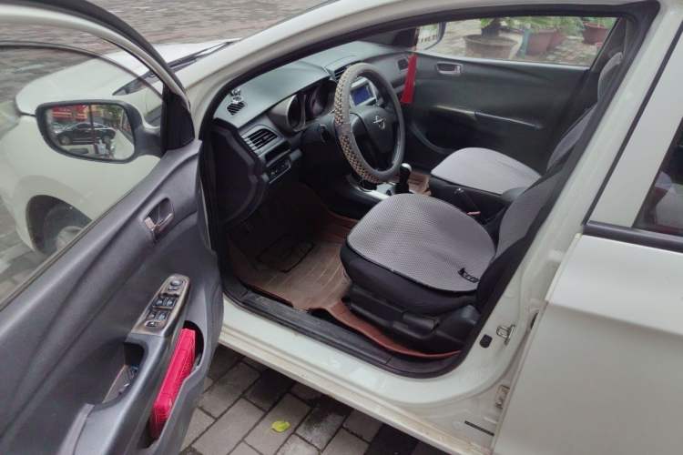 Used Haima M3 2015 1.5L Manual Elite Model with Sunroof Driver Seat