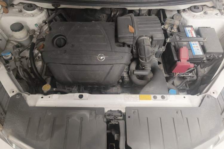 Used Haima M3 2015 1.5L Manual Elite Model with Sunroof Engine Bay