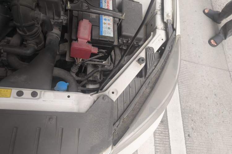 Used Haima M3 2015 1.5L Manual Elite Model with Sunroof Engine Bay Left