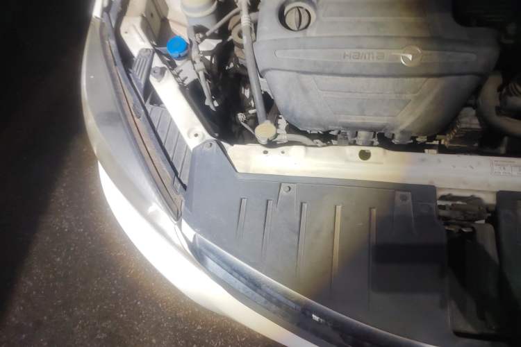 Used Haima M3 2015 1.5L CVT Elite with Sunroof Engine Bay Right