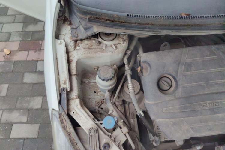 Used Haima M3 2015 1.5L Manual Elite Model with Sunroof Engine Bay Right