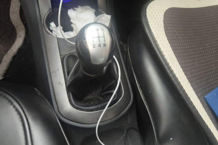 Used Haima M3 2015 1.5L Manual Elite Model with Sunroof Gear Lever