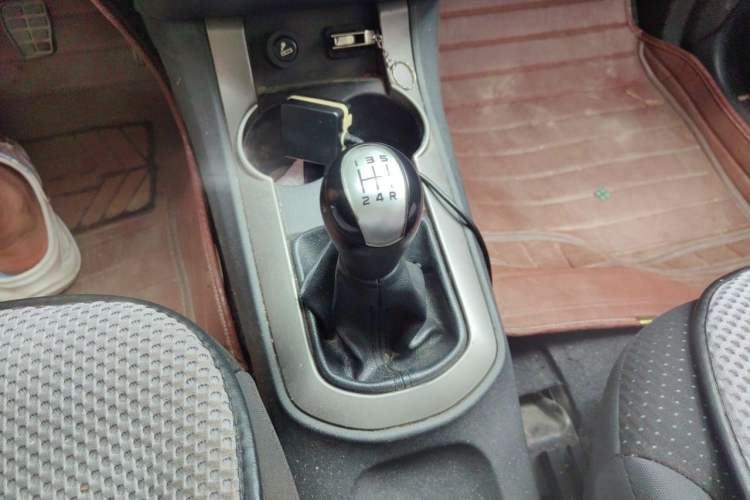 Used Haima M3 2015 1.5L Manual Elite Model with Sunroof Gear Lever