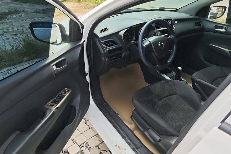Used Haima M3 2015 1.5L Manual Elite Model Interior 2
