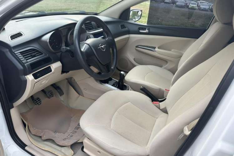 Used Haima M3 2015 1.5L Manual Standard Edition Interior 6