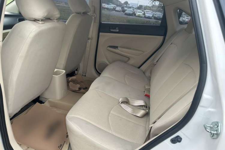 Used Haima M3 2015 1.5L Manual Standard Edition Interior 7