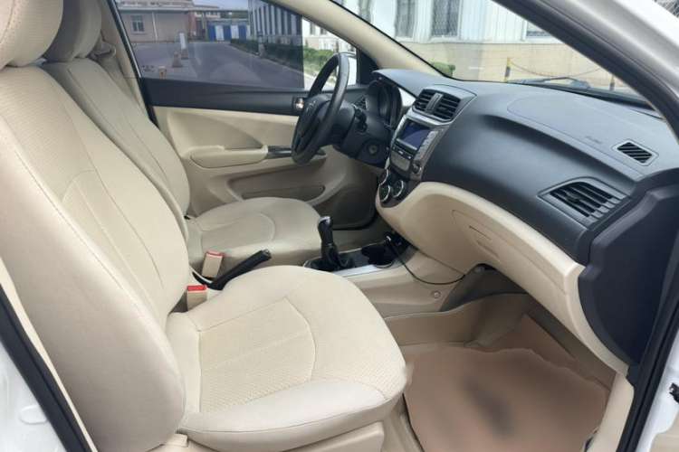 Used Haima M3 2015 1.5L Manual Standard Edition Interior 8