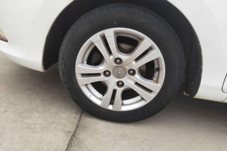 Used Haima M3 2015 1.5L Manual Elite Model Left Front Wheel Hub