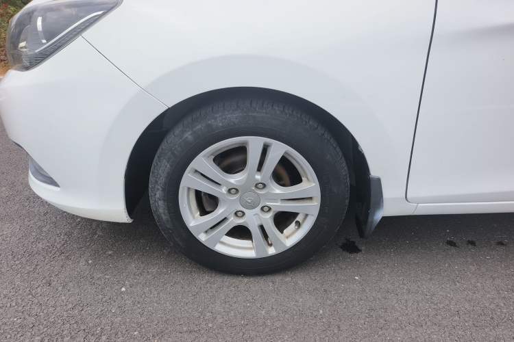 Used Haima M3 2015 1.5L Manual Elite Model Left Front Wheel Hub