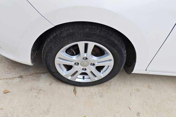 Used Haima M3 2015 1.5L Manual Elite Model Left Front Wheel Hub