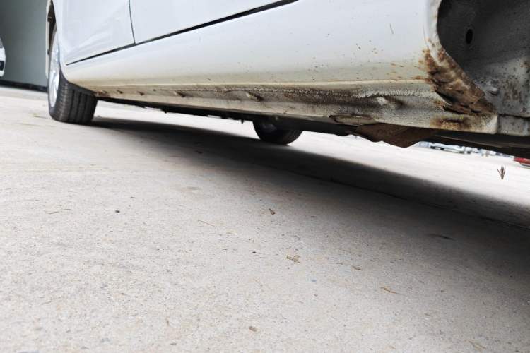 Used Haima M3 2015 1.5L Manual Elite Model Left Side Sill