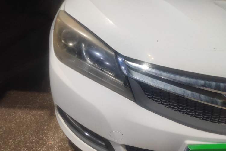 Used Haima M3 2015 1.5L CVT Elite with Sunroof Right Front Headlight