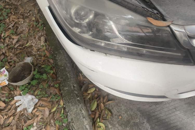 Used Haima M3 2015 1.5L Manual Elite Model with Sunroof Right Front Headlight