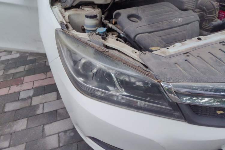 Used Haima M3 2015 1.5L Manual Elite Model with Sunroof Right Front Headlight