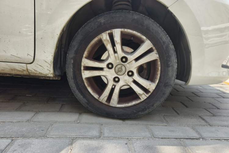 Used Haima M3 2015 1.5L Manual Elite Model Right Front Wheel Hub