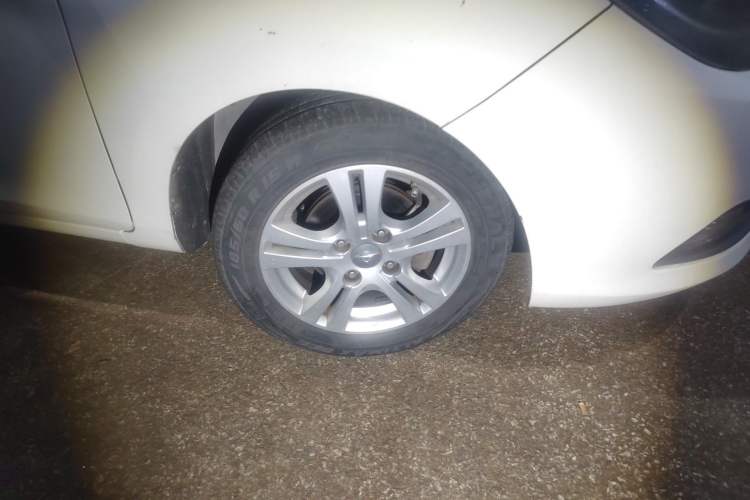 Used Haima M3 2015 1.5L CVT Elite with Sunroof Right Front Wheel Hub