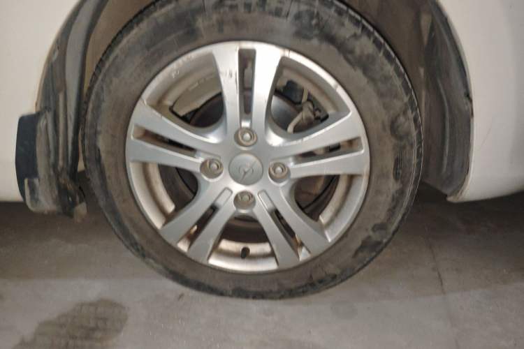 Used Haima M3 2015 1.5L Manual Elite Model Right Front Wheel Hub