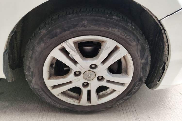 Used Haima M3 2015 1.5L Manual Elite Model Right Front Wheel Hub