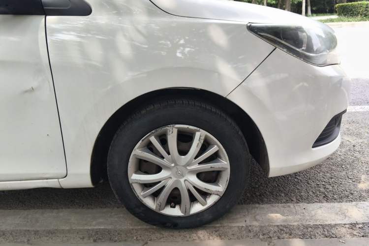 Used Haima M3 2015 1.5L Manual Standard Edition Right Front Wheel Hub