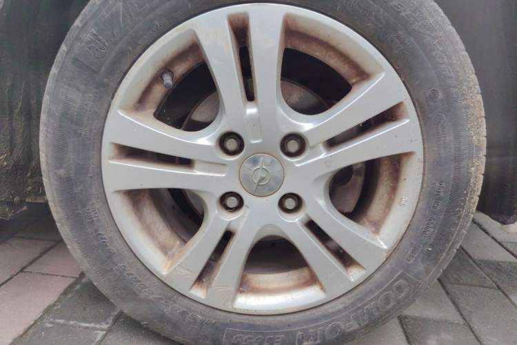 Used Haima M3 2015 1.5L Manual Elite Model with Sunroof Right Front Wheel Hub