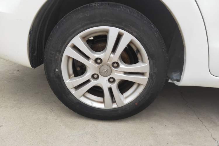Used Haima M3 2015 1.5L Manual Elite Model Right Rear Wheel Hub
