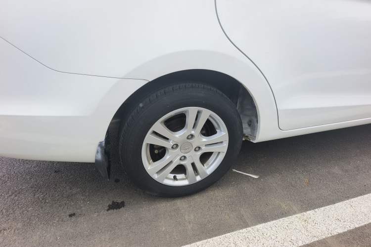 Used Haima M3 2015 1.5L Manual Elite Model Right Rear Wheel Hub