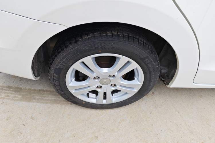 Used Haima M3 2015 1.5L Manual Elite Model Right Rear Wheel Hub