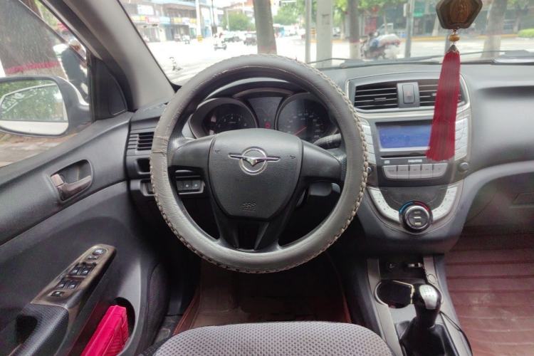 Used Haima M3 2015 1.5L Manual Elite Model with Sunroof Steering Wheel