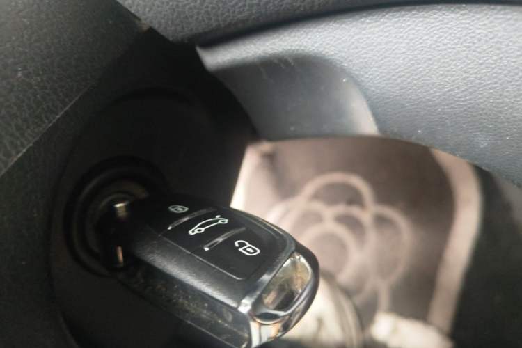 Used Haima M3 2015 1.5L Manual Elite Model with Sunroof Vehicle Key