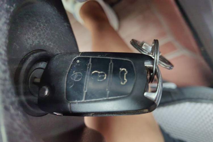 Used Haima M3 2015 1.5L Manual Elite Model with Sunroof Vehicle Key