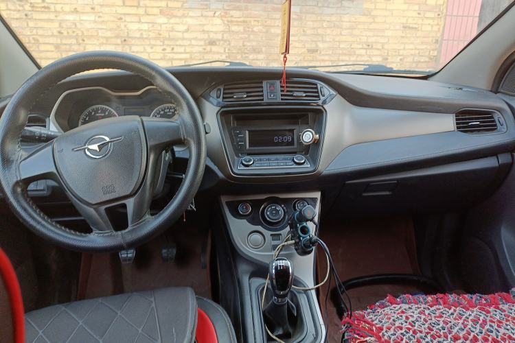 Used Haima M3 2016 1.5L Manual Comfort Model Center Console