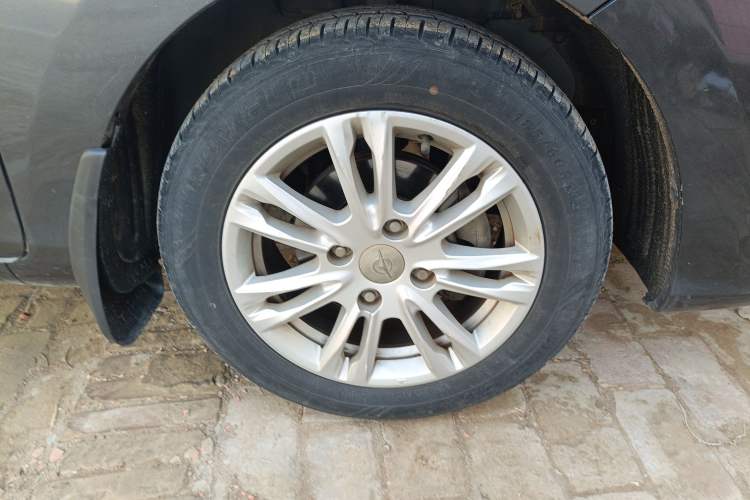 Used Haima M3 2016 1.5L Manual Comfort Model Right Front Wheel Hub