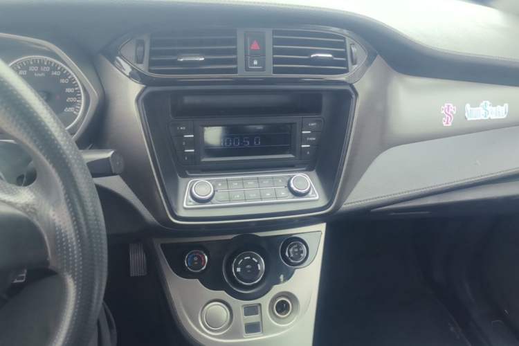 Used Haima M3 2016 1.5L Manual Comfort Model with Sunroof Audio And AC Panel