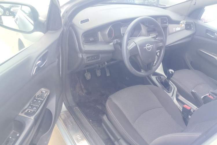 Used Haima M3 2016 1.5L Manual Comfort Model with Sunroof Driver Seat
