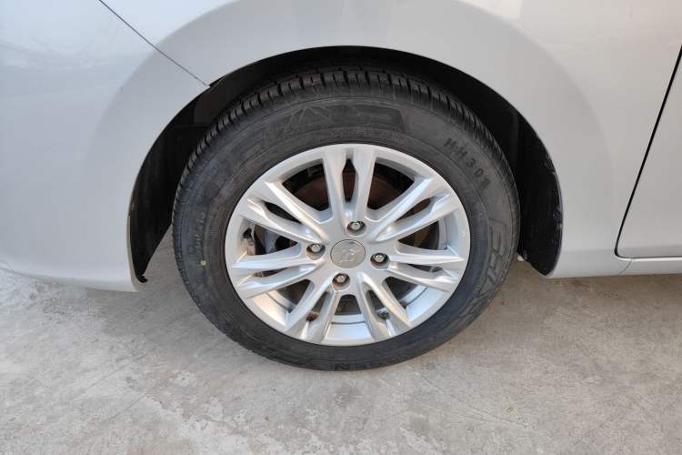 Used Haima M3 2016 1.5L Manual Smart Comfort Edition Left Front Wheel Hub