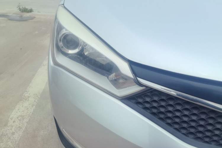 Used Haima M3 2016 1.5L Manual Comfort Model with Sunroof Right Front Headlight