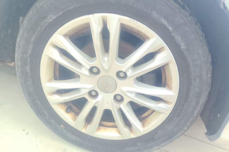 Used Haima M3 2016 1.5L Manual Comfort Model with Sunroof Right Front Wheel Hub