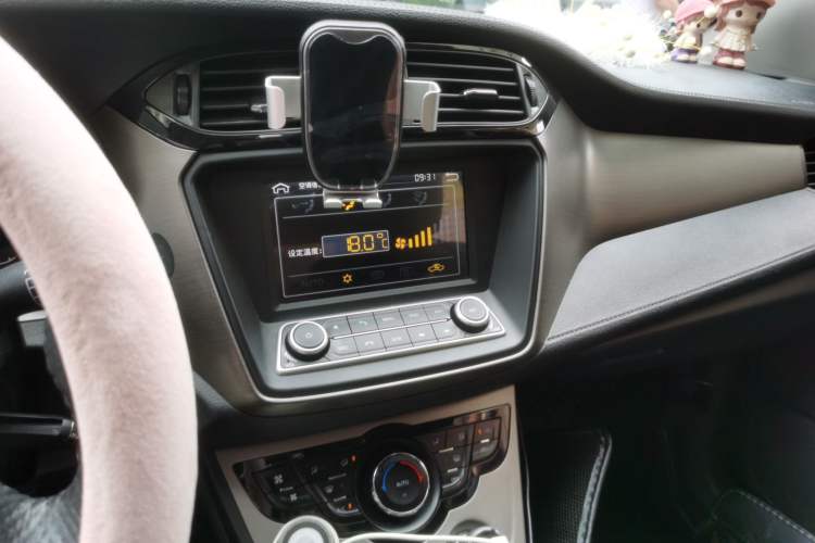 Used Haima M3 2016 1.5L Manual Smart Luxury Edition Audio And AC Panel