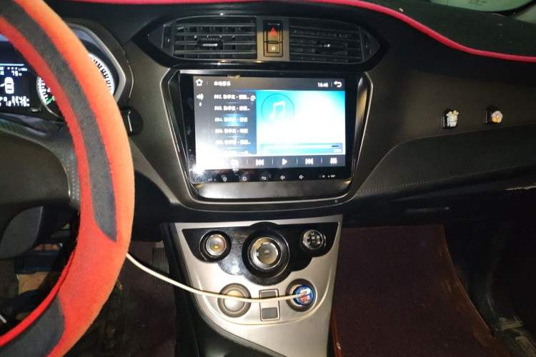 Used Haima M3 2016 1.5L Manual Fashion Edition Audio And AC Panel