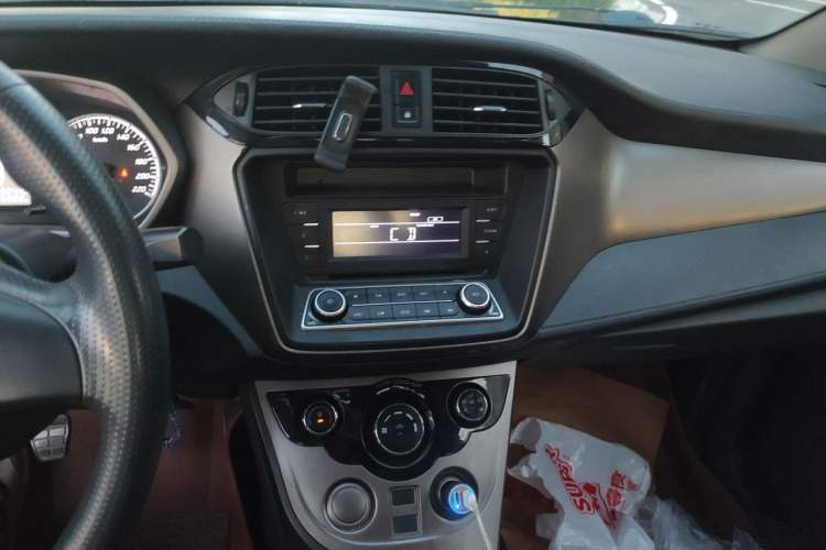 Used Haima M3 2016 1.5L Manual Comfort Model with Sunroof Audio And AC Panel