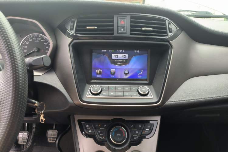 Used Haima M3 2016 1.5L Manual Smart Comfort Edition Audio And AC Panel