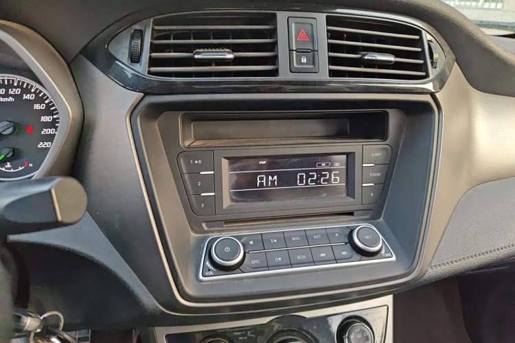Used Haima M3 2016 1.5L Manual Fashion Edition Audio And AC Panel