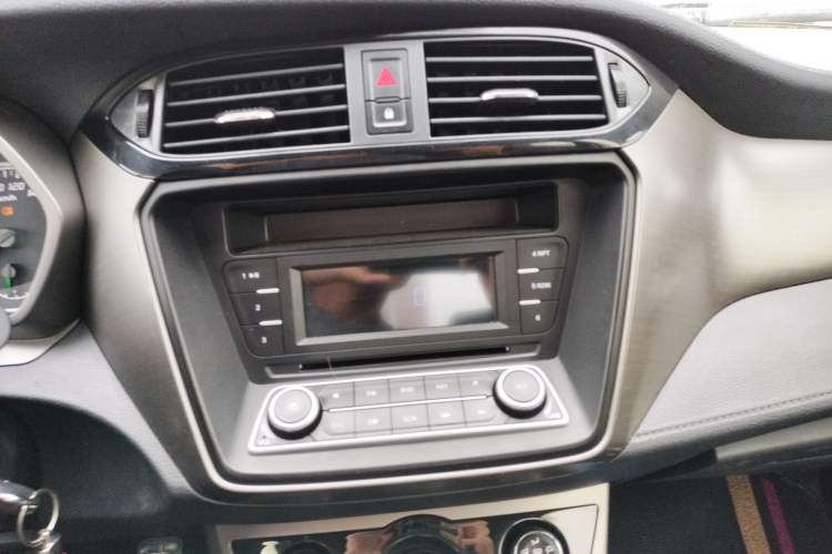 Used Haima M3 2016 1.5L Manual Fashion Edition Audio And AC Panel