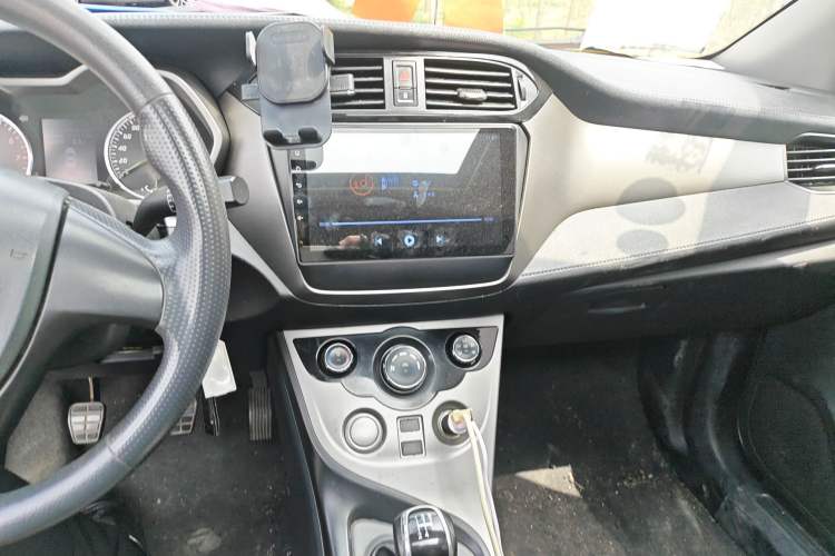 Used Haima M3 2016 1.5L Manual Comfort Model with Sunroof Audio And AC Panel