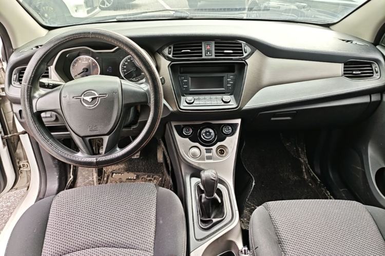 Used Haima M3 2016 1.5L Manual Comfort Model Center Console