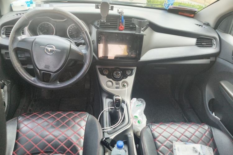 Used Haima M3 2016 1.5L Manual Fashion Edition Center Console