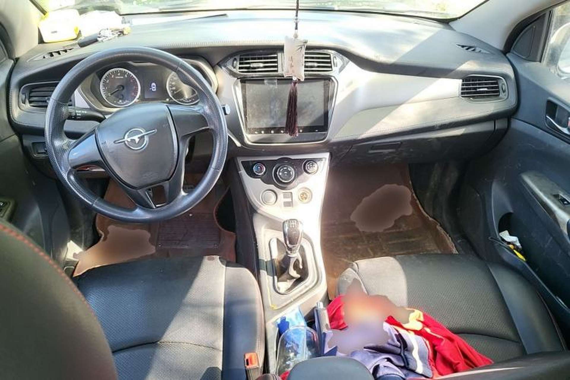 Used Haima M3 2016 1.5L Manual Fashion Edition Center Console