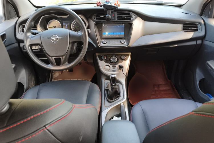 Used Haima M3 2016 1.5L Manual Fashion Edition Center Console